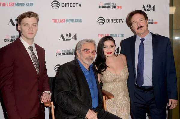 Levi Meaden, Burt Reynolds, Ariel Winter, Glenn Workman — Stock Photo, Image