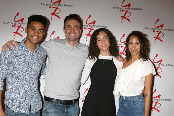 Noah Alexander Gerry, Daniel Goddard, Christel Khalil, Lexie Stevenson — Zdjęcie stockowe