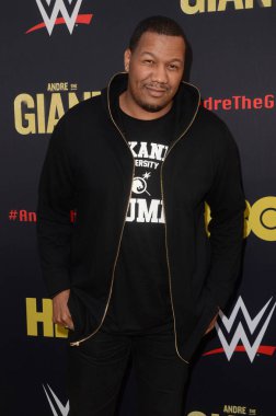 aktör Travon serbest 