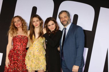  Leslie Mann, Iris Apatow, Maude Apatow, Judd Apatow 
