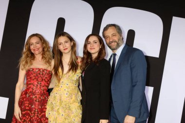  Leslie Mann, Iris Apatow, Maude Apatow, Judd Apatow 