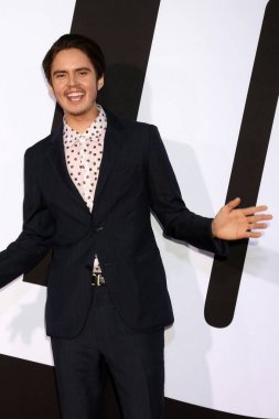 aktör Miles Robbins 