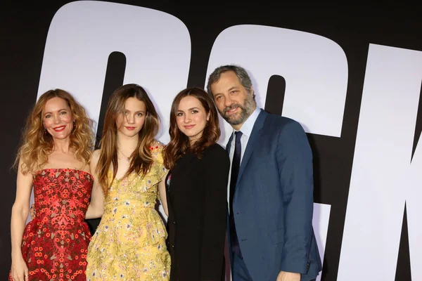 Leslie Mann, Iris Apatow, Maude Apatow, Judd Apatow —  Fotos de Stock