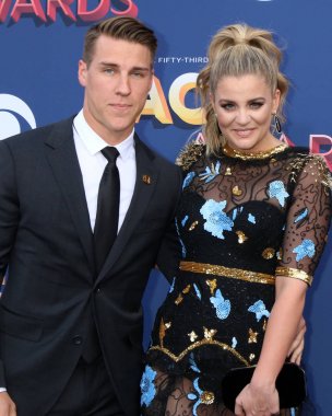 şarkıcı Lauren Alaina