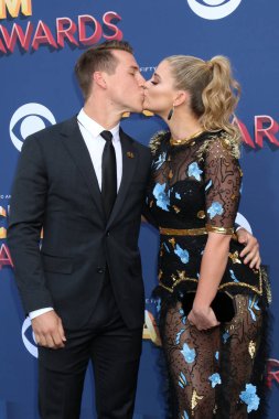 şarkıcı Lauren Alaina