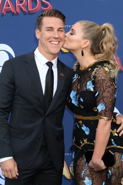 şarkıcı Lauren Alaina