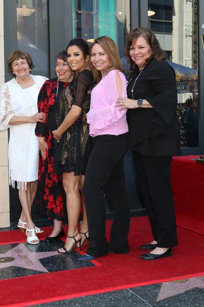 Eva Longoria Baston, mamãe, irmãs — Fotografia de Stock