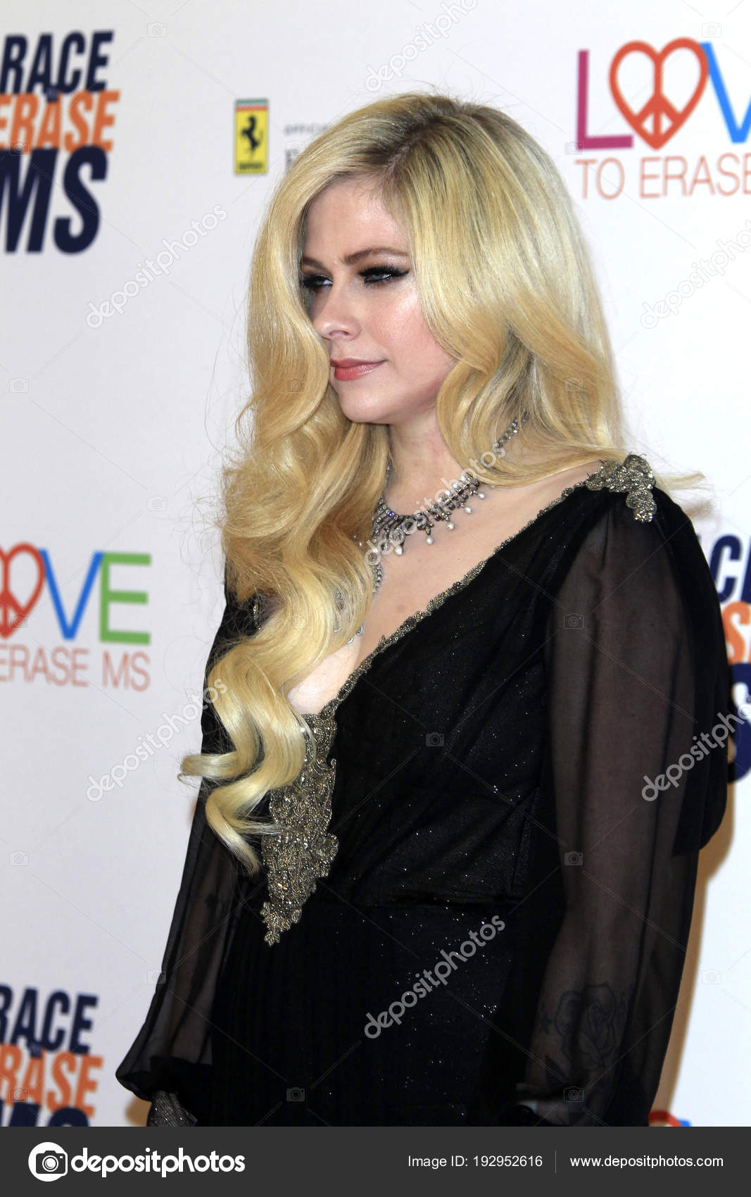 Cantante Avril Lavigne — Foto editorial de stock © Jean_Nelson 192952616