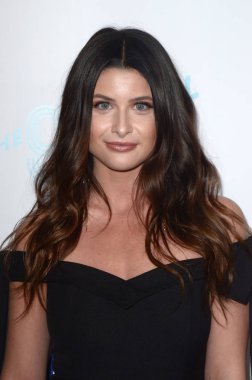  aktris Savannah Outen