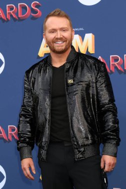 aktör Shane Mcanally