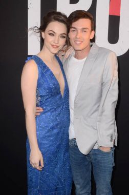  Violett Beane, göz kapağı çocuk