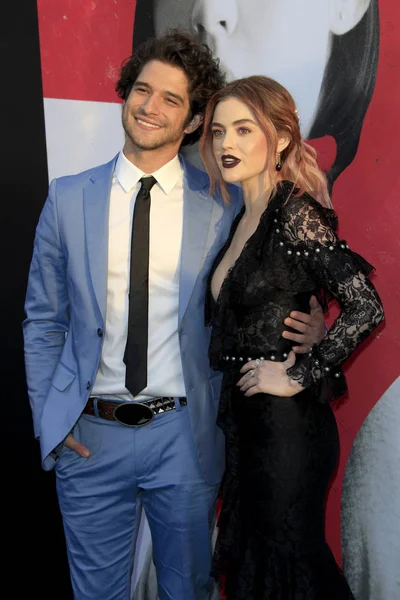 Tyler Posey, Lucy Hale — Foto Stock