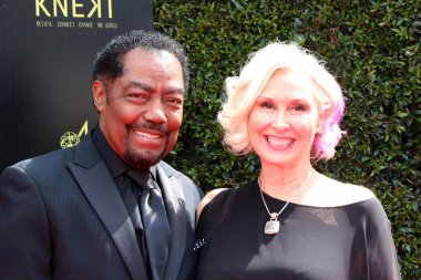 Los Angeles - Nisan 29: James Reynolds, Lissa Reynolds üzerinde 29 Nisan 2018 Pasadena sivil Auditorium Pasadena, Ca, 45 gündüz Emmy Ödülleri'nde