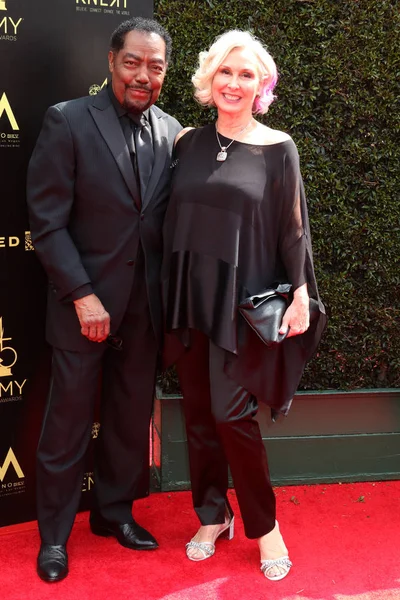 ロサンゼルス ジェームズ レイノルズ 2018 日にパサデナ カリフォルニア州のパサデナ シビック オーデトリアムで の昼間のエミー賞でリサ レイノルズ — ストック写真