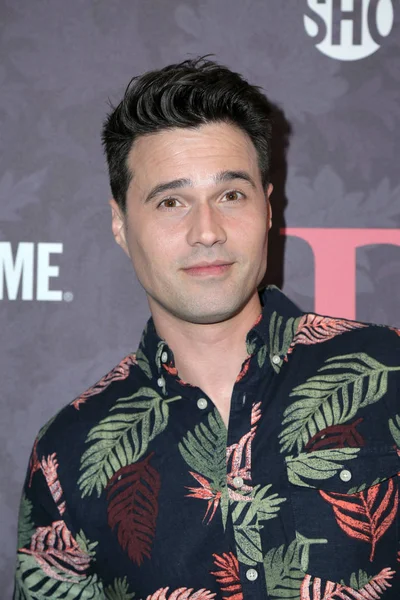 Los Angeles - Nisan 25: Brett Dalton gösteri 