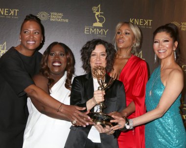 Aisha Tyler, Sheryl Underwood, Sara Gilbert, Eve, Julie Chen, konuşma