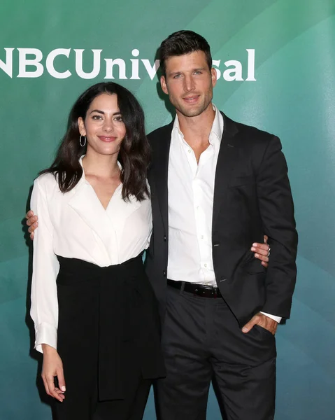 Inbar Lavi, Parker Young — Stock Photo, Image