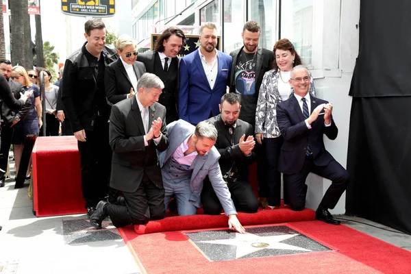 Chamber Officials, Carson Daly, Ellen DeGeneres, NSYNC — Stock Photo, Image