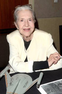 aktris Joanne Linville 