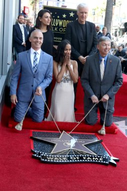 Mitch Ofarrell, Mila Kunis, Zoe Saldana, James Cameron, Leron Gubler