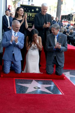 Mitch Ofarrell, Mila Kunis, Zoe Saldana, James Cameron, Leron Gubler