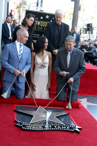 Mitch Ofarrell, Mila Kunis, Zoe Saldana, James Cameron, Leron Gubler — Fotografia de Stock