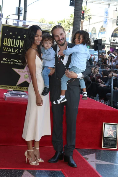 Zoe Saldana, Marco Perego, oğulları — Stok fotoğraf