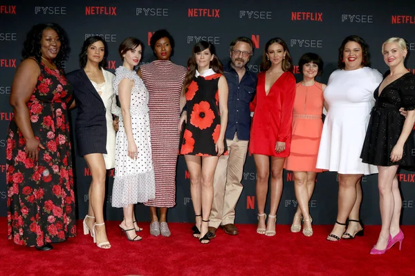 Kia Stevens, Shakira Barrera, Alison Brie, Sydelle Noel, Jackie Tohn, Marc Maron, barón de Britt, Rebekka Johnson, Britney Young, Kimmy Gatewood — Foto de Stock