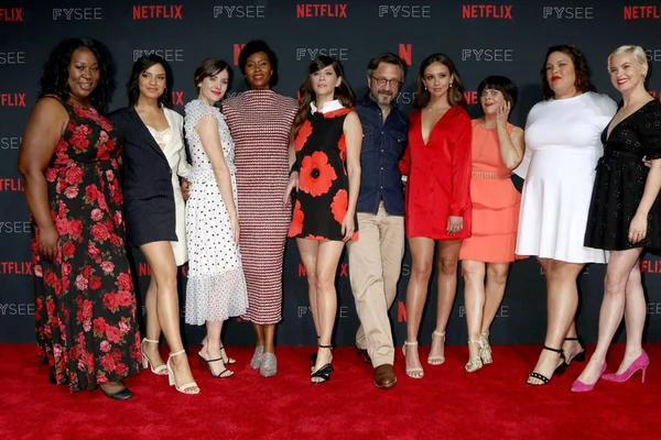 Kia Stevens, Shakira Barrera, Alison Brie, Sydelle Noel, Jackie Tohn, Marc Maron, barón de Britt, Rebekka Johnson, Britney Young, Kimmy Gatewood — Foto de Stock