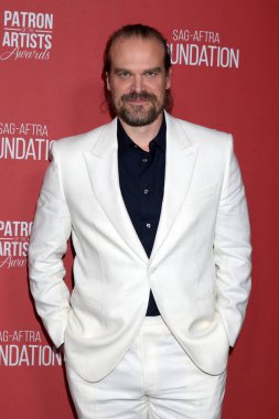 Sanatçılar Ödüllerinin 4. Geleneksel Patronu,