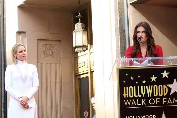 Idina Menzel og Kristen Bell Star-seremonien – stockfoto