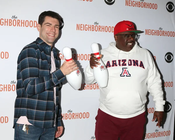 The Neighbohood celebra el episodio "Welcome to Bowling" — Foto de Stock