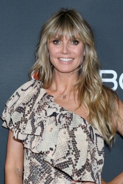 * * Yetenek Sizsiniz: * * Kırmızı Halı * *