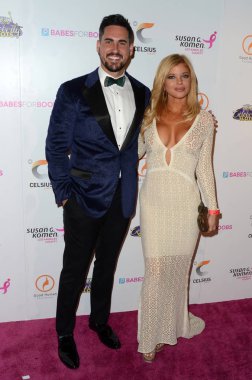 Memeler için Bebekler 5. Geleneksel Canlı Bekar Müzayedesi