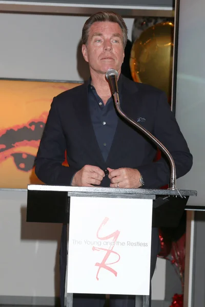 Eric Braeden 40th Anniversary Celebration on The Young and The R — Stock Photo, Image