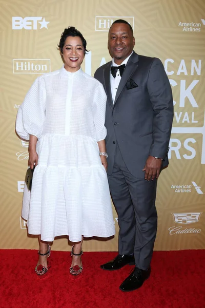 ロサンゼルス 2020年2月23日 ロクサンヌ テイラー デオン テイラーが2020年2月23日にカリフォルニア州ビバリーヒルズのビバリーヒルトンホテルで開催されたアメリカ黒人映画祭名誉賞を受賞 — ストック写真