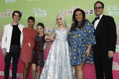 LOS ANGELES - JAN 25:  Daniel DiMaggio, Carly Hughes, Julia Butters, Meg Donnelly, Katy Mixon, Diedrich Bader at the 