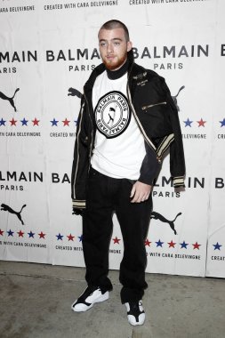 Los Angeles - 21 Kasım 2019 'da Los Angeles, Ca' da Cara Delevingne 'la birlikte Milk Stüdyolarında Angus Bulutu kuruldu.