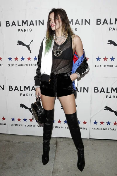 Los Angeles Novembro Bella Thorne Puma Balmain Criado Com Cara — Fotografia de Stock