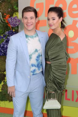 Adam Devine, Chloe Bridges, 3 Kasım 2019 'da Hollywood Amerikan Lejyonu' nda 