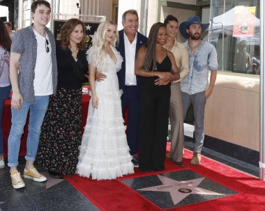 LOS ANGELES - 19 Ekim 2019 'da Kenny Ortega, Kathy Najimy, Dove Cameron, Monique Coleman, Booboo Stewart, Kenny Ortega Star töreninde 19 Ekim 2019' da Los Angeles, CA