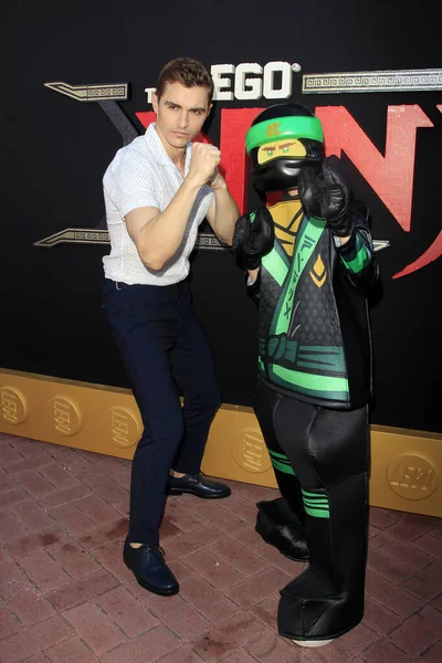 Los Angeles Sep Dave Franco Und Lloyd Beim Ninjago Photocall — Stockfoto