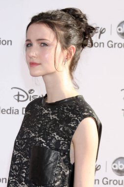 LOS ANGELES - 19 Mayıs 2012 'de Disney Media Networks International Upfront' tan Julia Goldani Telles, Walt Disney Stüdyoları 'nda 19 Mayıs 2012' de Burbank, CA