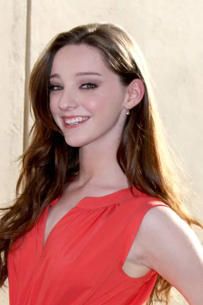 Los Angeles Mai Emma Dumont Bei Den Disney Media Networks — Stockfoto