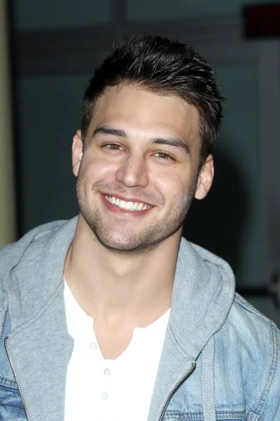 Los Angeles Maio Ryan Guzman Longe Premiere Arclight Hollywood Maio — Fotografia de Stock