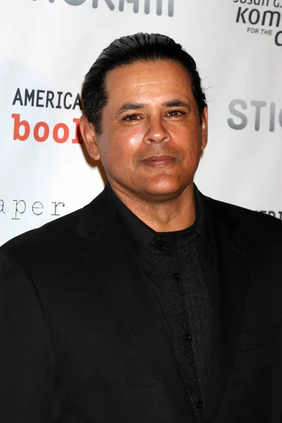 Los Angeles Oct Raymond Cruz Arrives Susan Komen Designs Cure — Stock Photo, Image