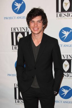 LOS ANGELES - 7 Ekim 2011 'de Beverly Hilton Hotel' deki 2011 İlahi Tasarım Galasında Graham Phillips,
