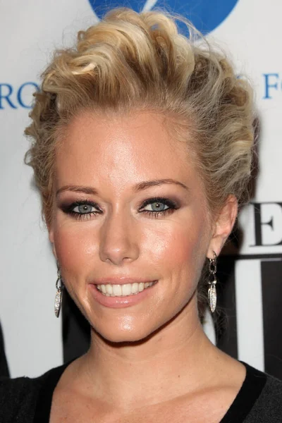 Los Angeles 10月7 Kendra Wilkinson_At 2011ビバリー ヒルトン ホテルでの神のデザイン ガラ10月7 2011ビバリー — ストック写真