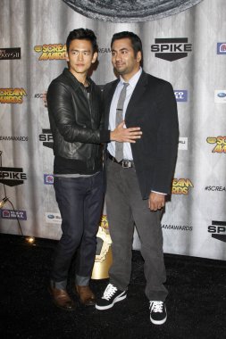LOS ANGELES - OCT 15: John Cho, Kal Penn Scream Ödülleri 2011 Universal Stüdyoları 'nda 15 Ekim 2011' de,
