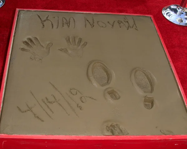 Los Angeles Apr Kim Novak Kim Novak Hand Foot Print — Stock Photo, Image